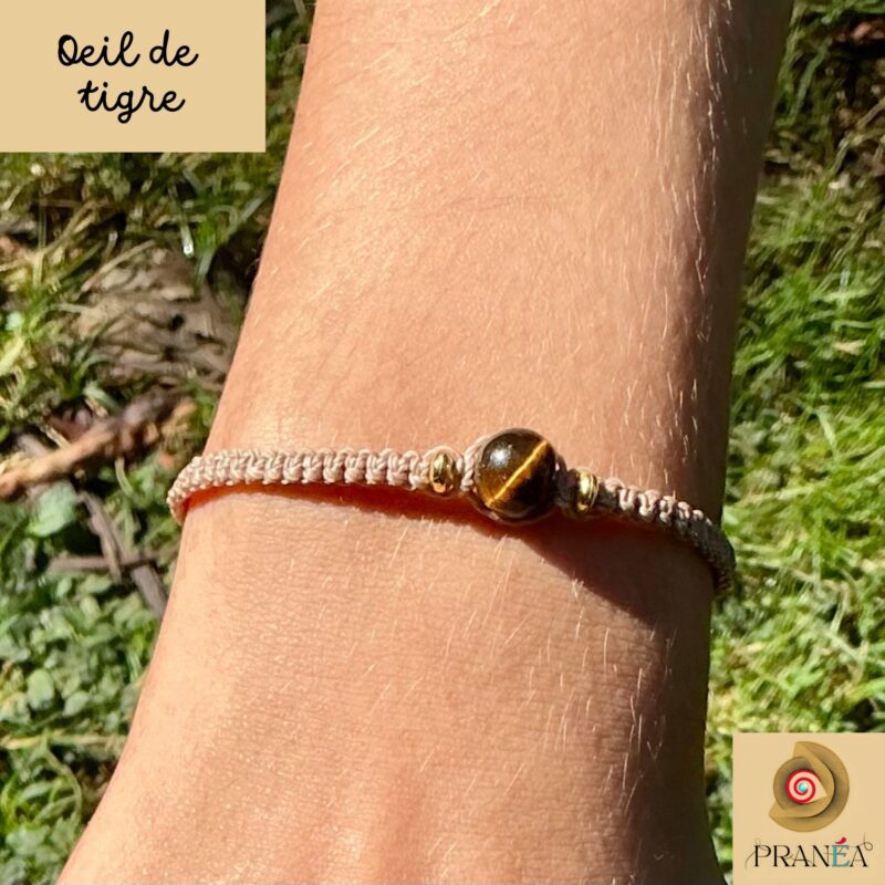 Bracelet œil de tigre fait main porté au poignet