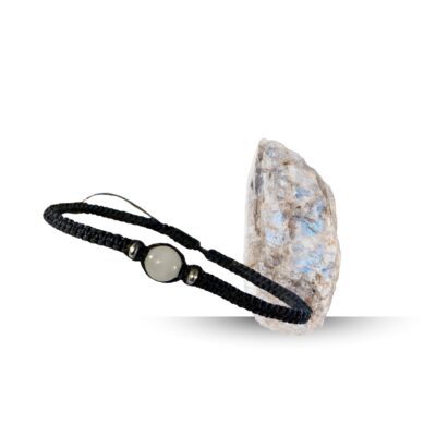 Bracelet en Pierre de Lune – Intuition, Douceur & Cycles de vie | Fait main en macramé